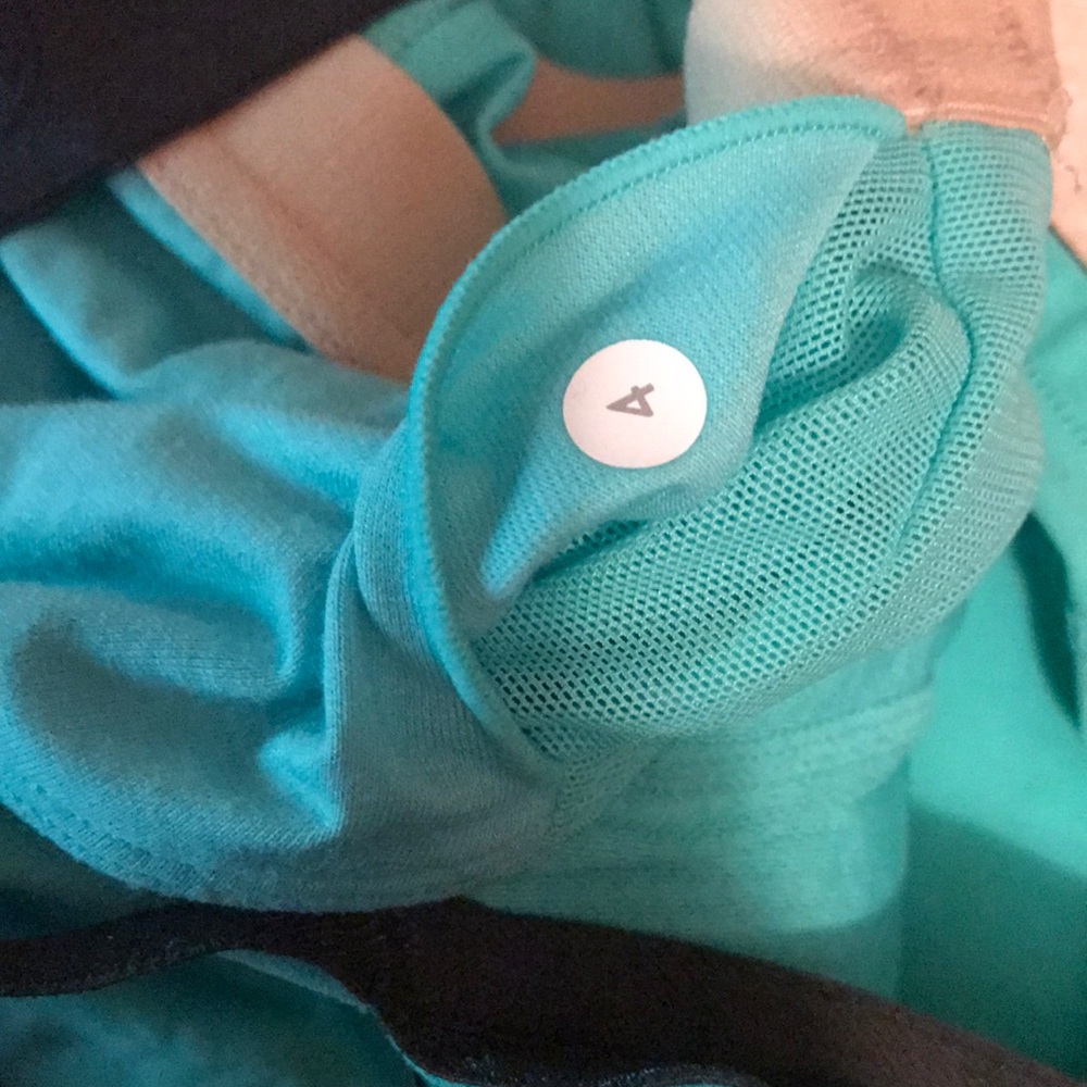 23-Lululemon top🔴 - Picture 7 of 7